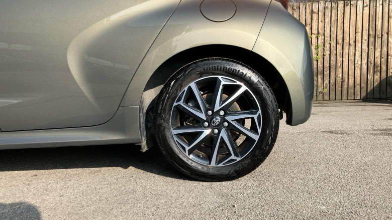 Toyota Yaris 1.5 Hybrid Design 5dr CVT Hybrid Hatchback